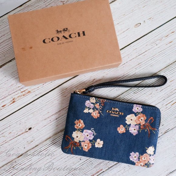 Coach Handbags - NWT Coach Corner Zip Wristlet with Floral Print
